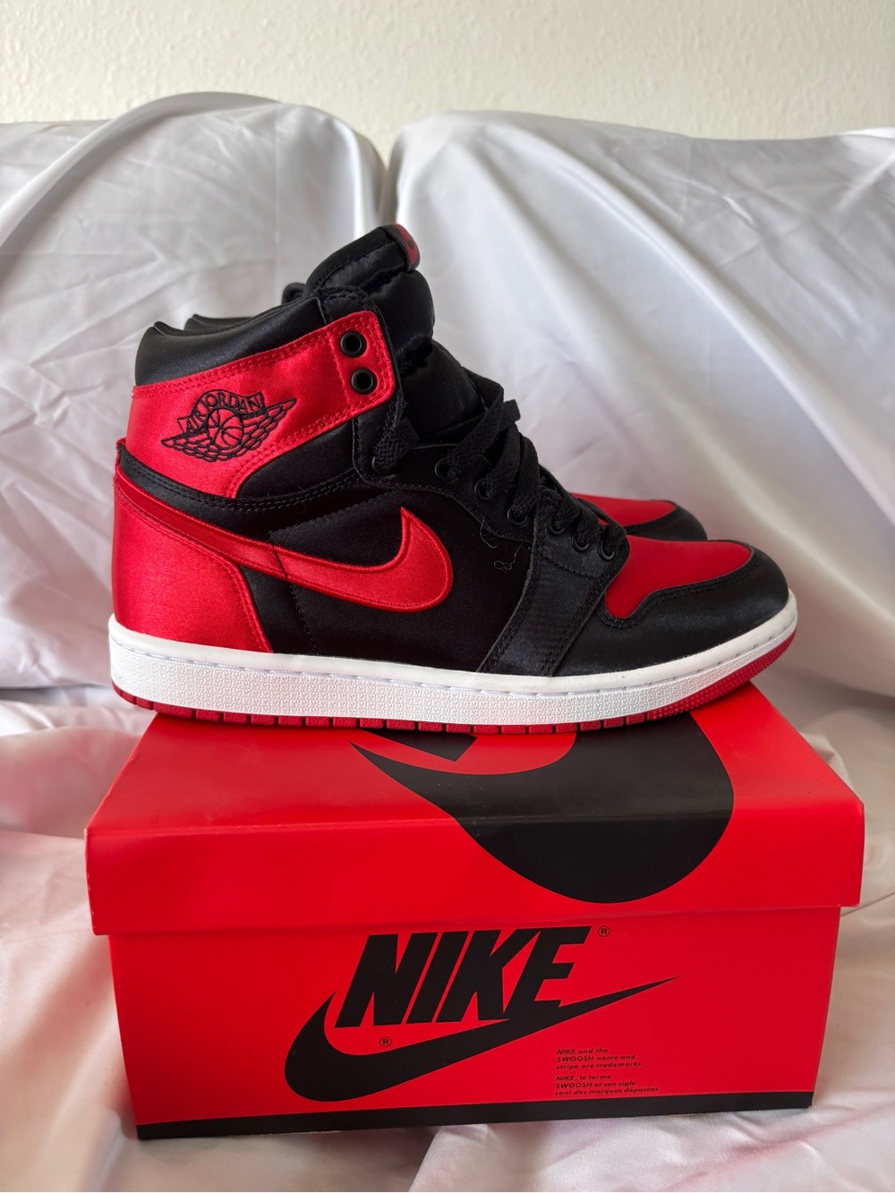 Nike Air Jordan 1 High - Black & Red